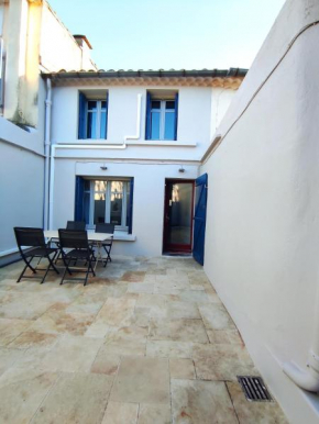 Le Petit Gaffier, maison au pied de la Cité, avec 2 chambres et belle cour sans vis à vis